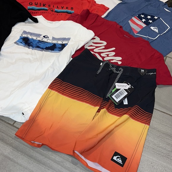 🔥 BOYS QUIKSILVER CLOTHING BUNDLE BOX NEW WITH TAGS FOR ALL SEASONS 🔥 - Picture 4 of 8